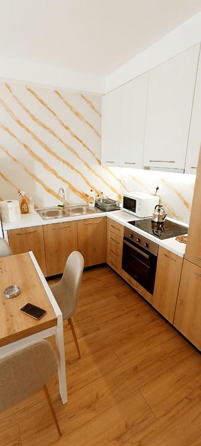 טיראנה Old Train Apartment מראה חיצוני תמונה