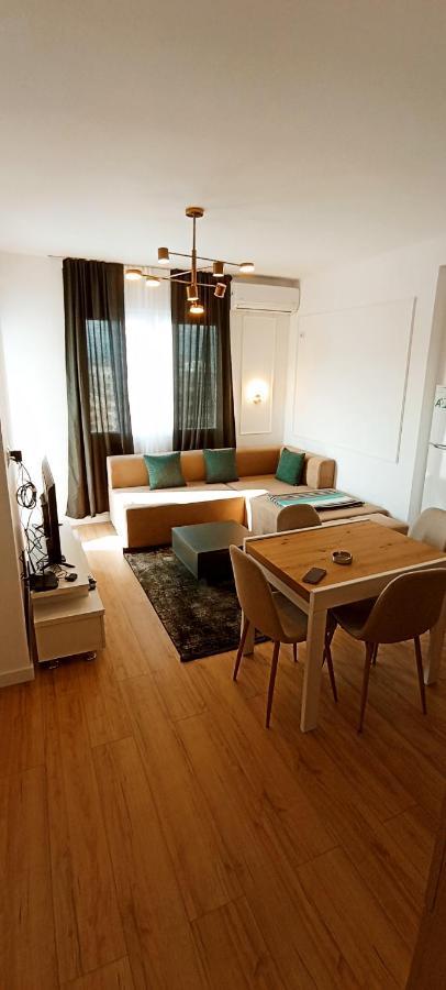 טיראנה Old Train Apartment מראה חיצוני תמונה